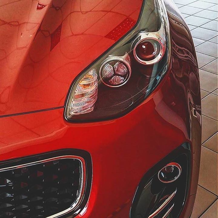 TeamKIAofEC's tweet photo. The #Kia #Sportage rendition of: "it's all in the eyes." https://t.co/tfzNdn73z2