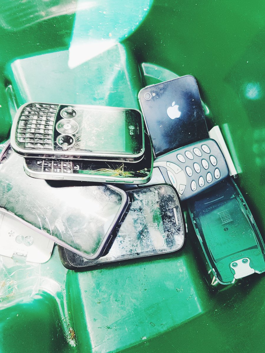 STOP &amp; DROP (Your old electronics) 💾📀💻📺📸 @Recycletronics