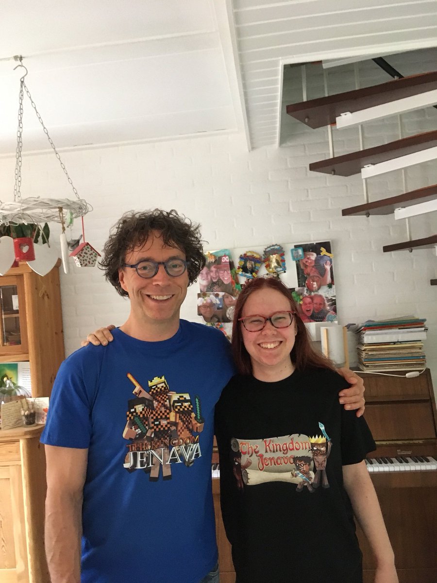 MyrYara's tweet image. @Supercemal
Vandaag zijn onze t-shirts aangekomen! Papa en ik zijn er heel blij mee😂😂😂.
Nu kan mijn vader me supporten in het Jenava zijnde.