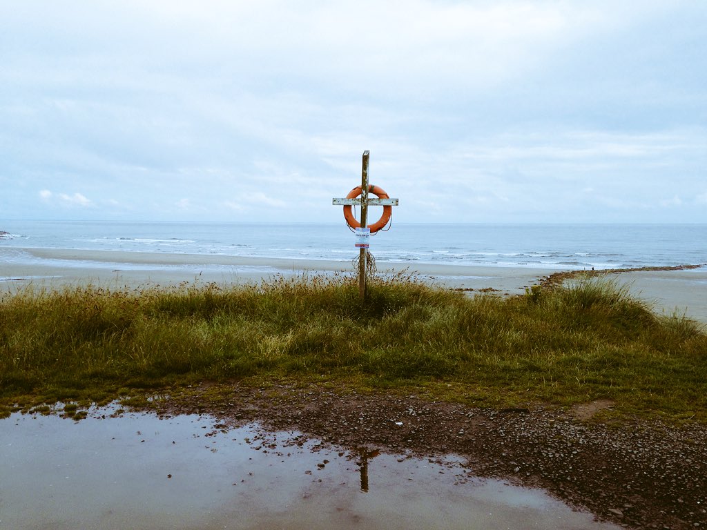 ValeVinciTina's tweet photo. Seaside lunch #WizardWilliam so close to Scotland... #summertour #childrenstheatre https://t.co/lixPsitm9H