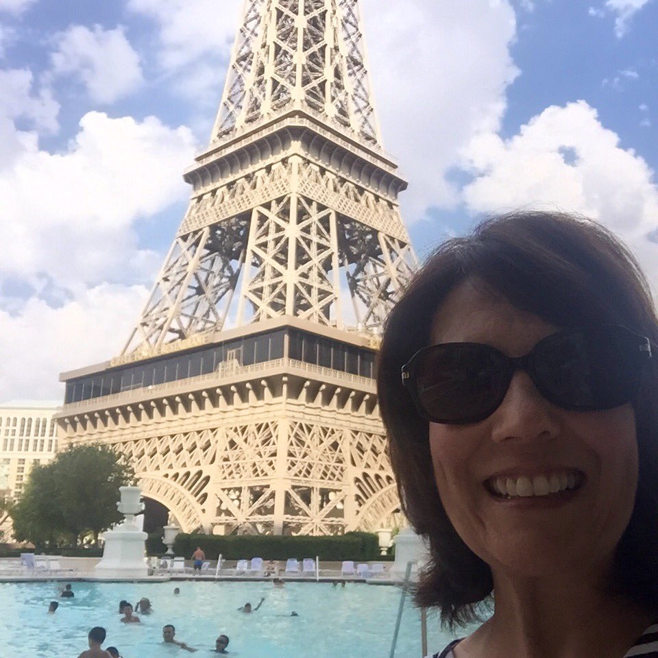 cfisdSLPKHood's tweet image. Poolside relaxation #parislasvegas #eiffeltowerview #HESsummerfun