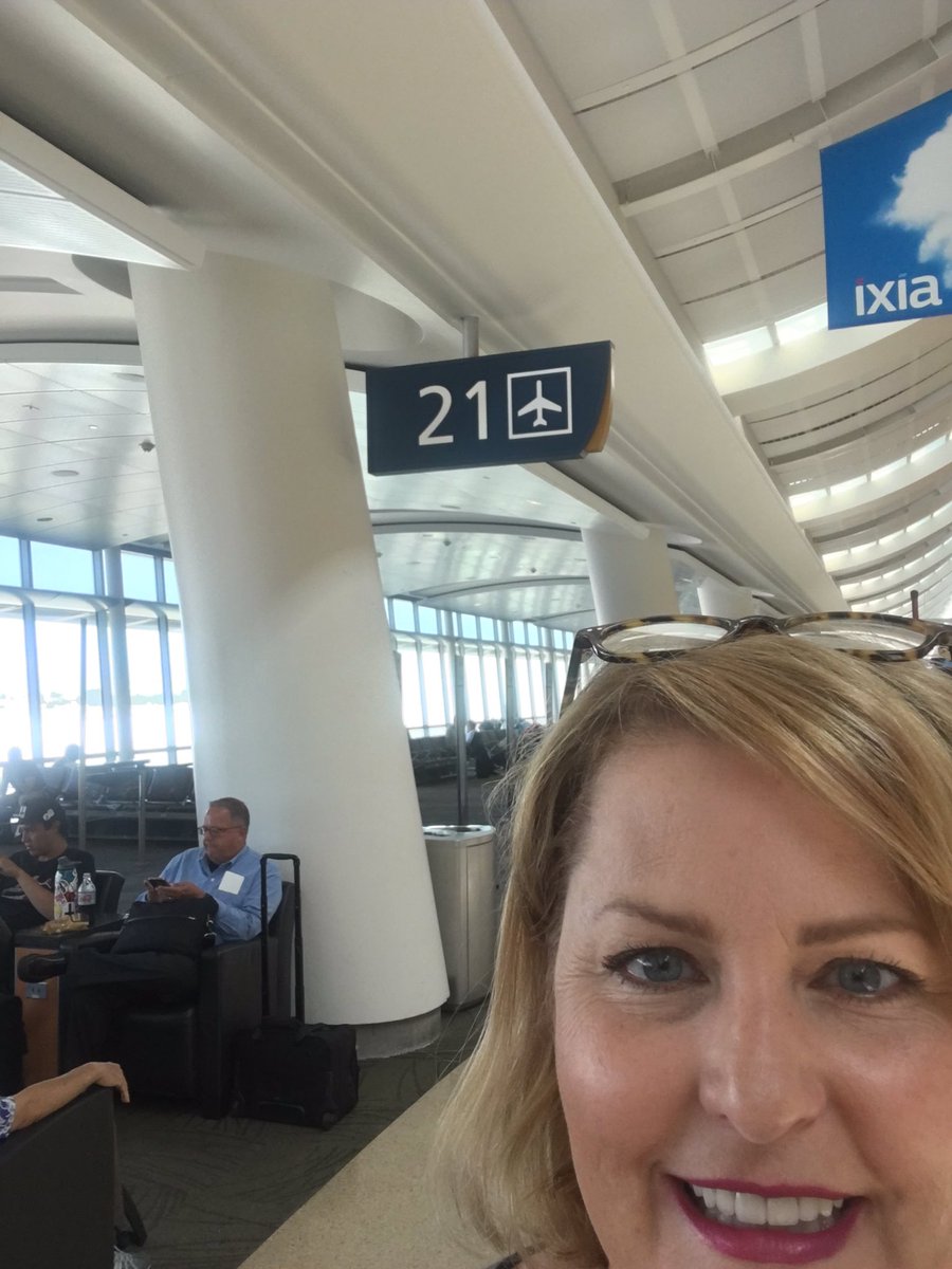 michellepeacock's tweet photo. 18 mins from my front door to the gate. One more reason @FlySJC should top everyone's list of BEST airports! #laxreturn #startprayingnow https://t.co/EPvbd9IqrZ