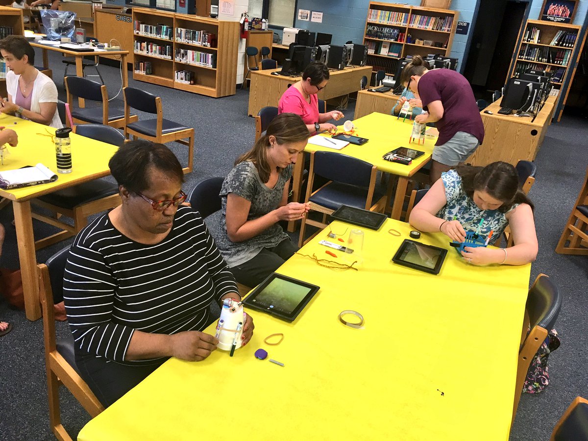 KMeyering's tweet photo. Designing scribble bots! How does the container size and shape affect the design? #fcstweets #InnovationCamp https://t.co/6oVPttl6mf