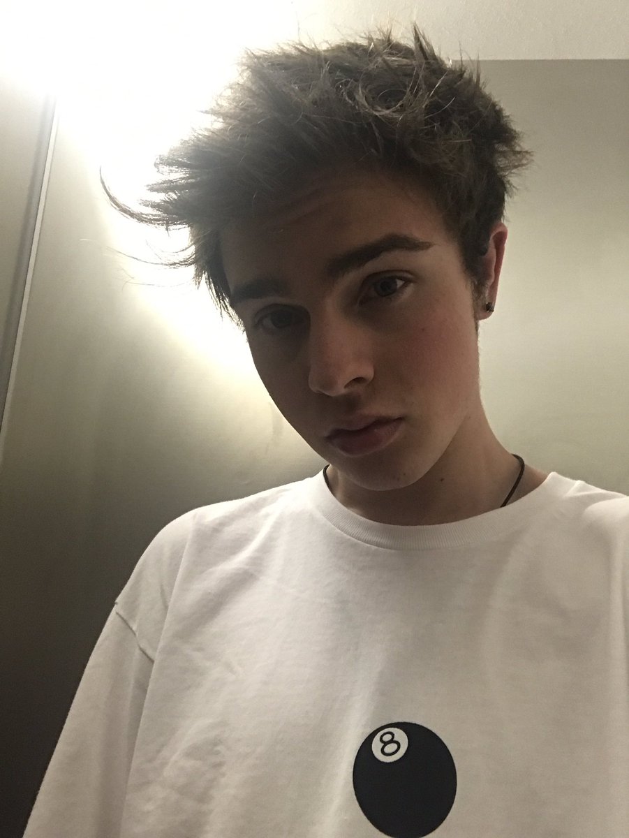 miikesinger's tweet photo. Ein bisschen müde 😳🙈 https://t.co/HpBE66Exhh