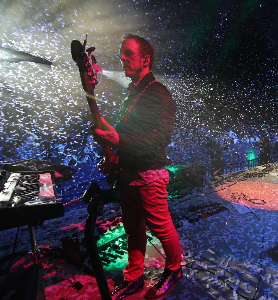 Weezer : Happy birthday to Scott Shriner sgs711 !!!!! 