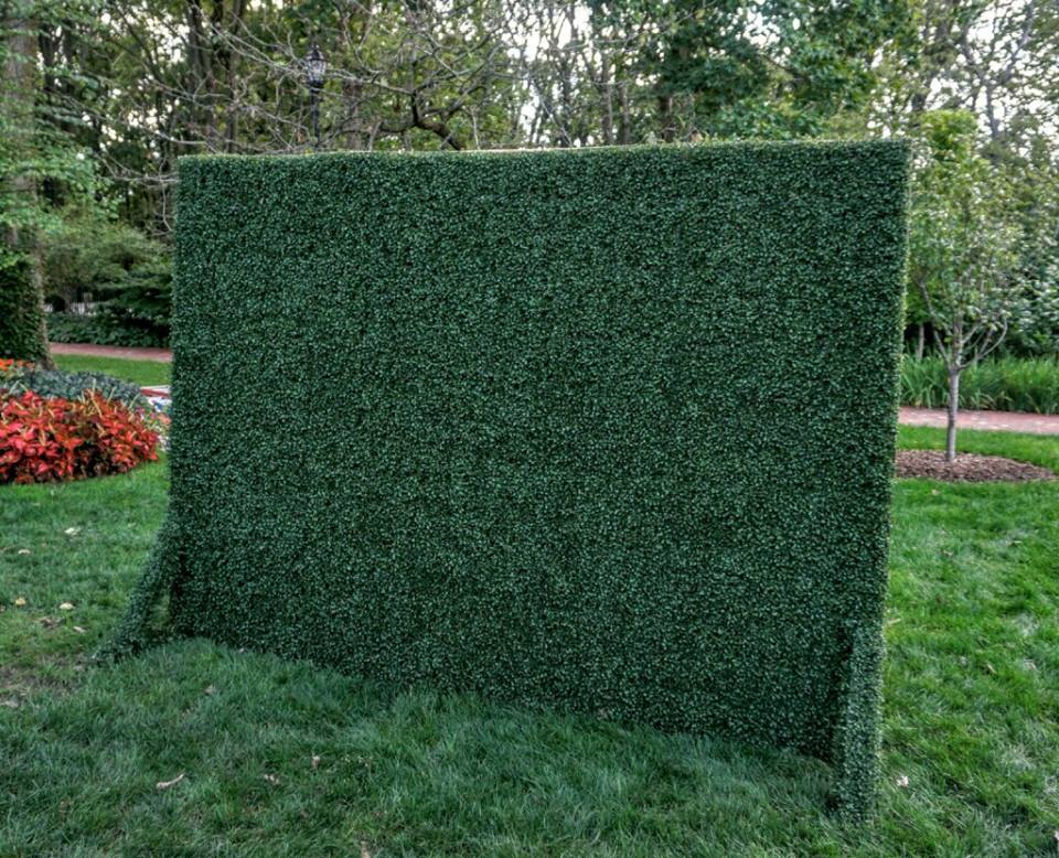 message_miracle's tweet image. Check out our Boxwood backdrop! Perfect for the summer season &amp;amp; any event! #messagemiracle #palaceevents #photobooth #events #weddings #2017