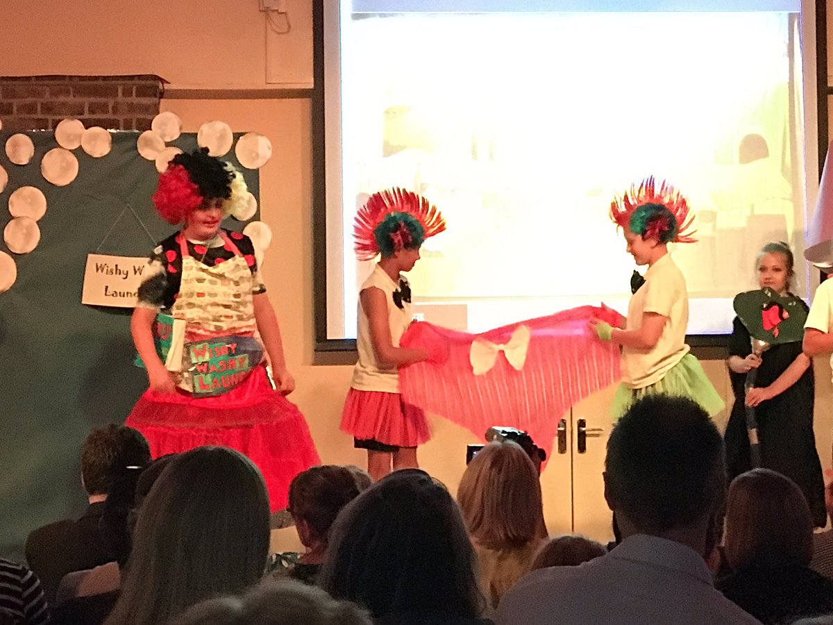 AbbotsPrimary's tweet photo. What's a pair of pants! #TheFinalPerformance #Yr6 https://t.co/4qvWY7gl1a