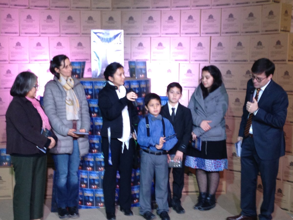 Dedicación del libro misionero 2018, milagros de conversión gracias al trabajo de colportora, libro del año y la acción del Espíritu Santo.