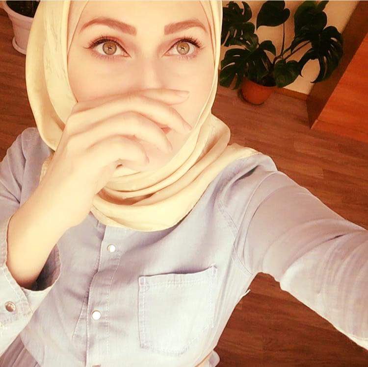 - انها في حاجة إليك وأنت لا تلاحظ ذلك ، وهذا ما يحز في نفسها أكثر من أي شيء أخر 💛