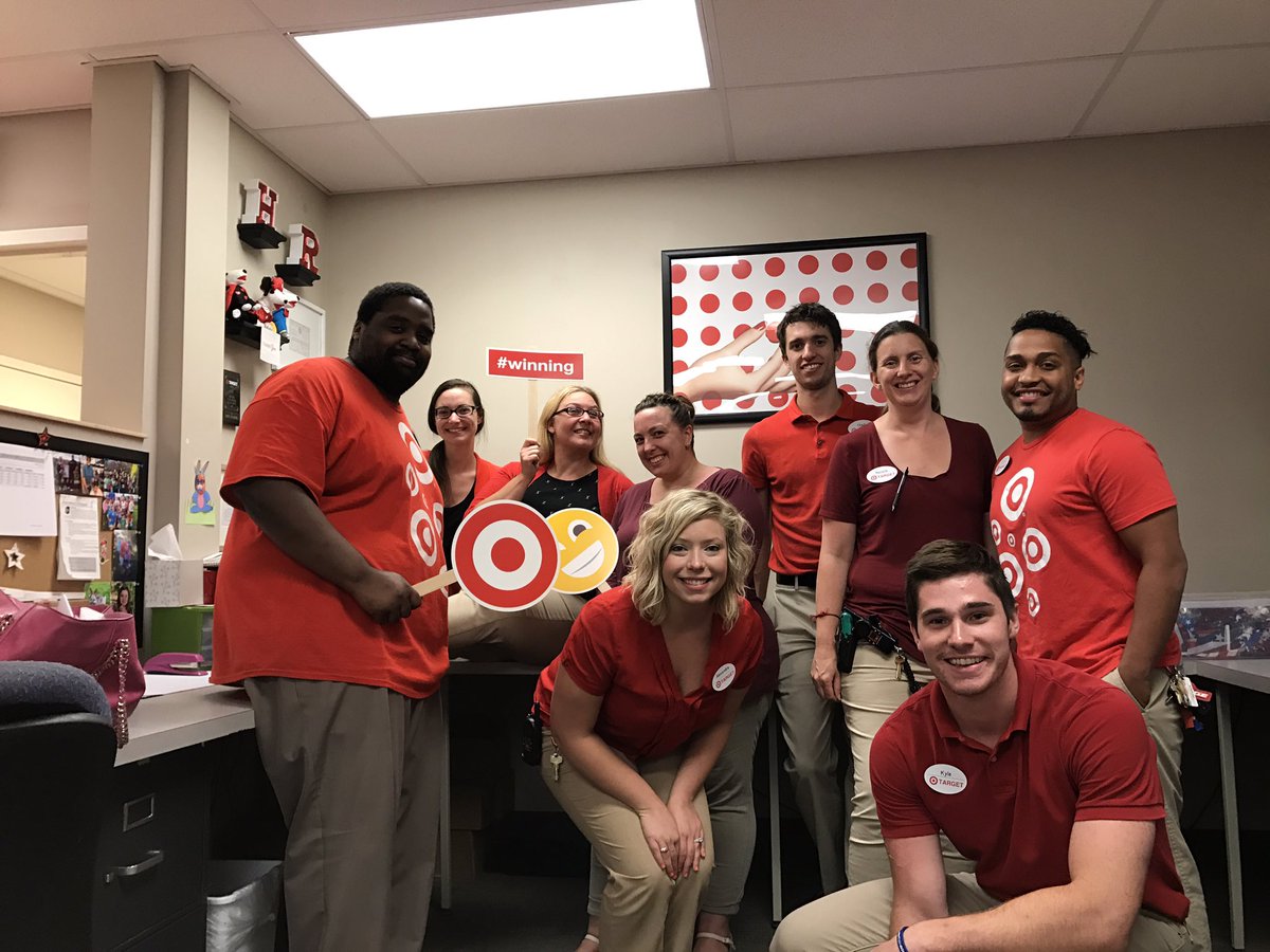 mbleakney56's tweet photo. HRTM Kim is #T2249's YOU winner!! #winning #youmaketarget #bestHRteamEVER #LoveWhereYouWork @Householderk @AlexMeyer128 @Ecorreia80Erica https://t.co/oFipYRWYbL