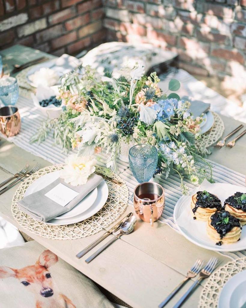 Pastel hued details with beautiful pops of colour are just perfect for summer 🌿🌸 Lovely shot captured by @corrinaw… ift.tt/2v9Btwh