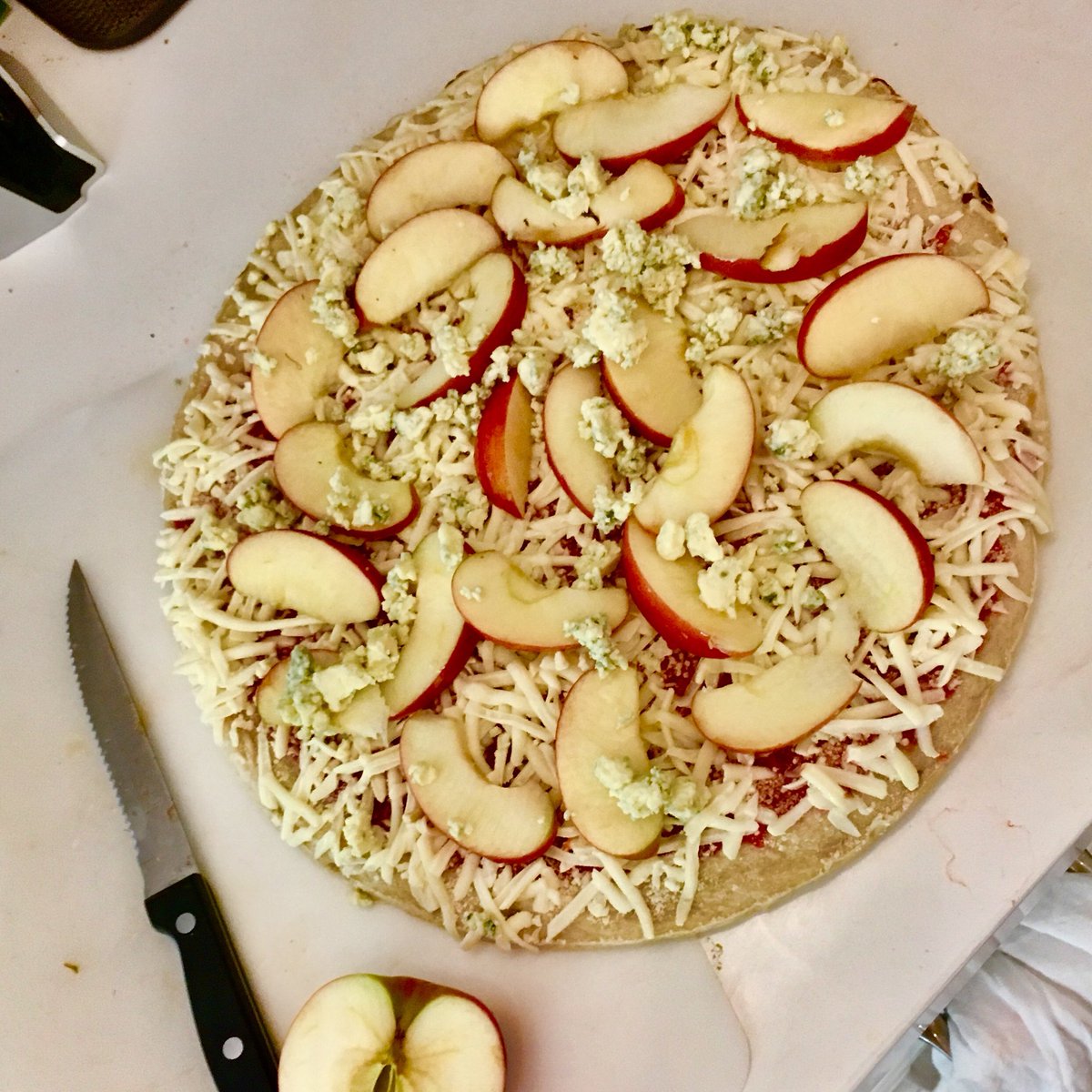 benpatrick90069's tweet photo. Every day for lunch, I create a pizza. Today’s #pizzadujour is Fiji apple with creamy but pungent Gorgonzola. 

#bpjnutrition https://t.co/4yVFKDetw7