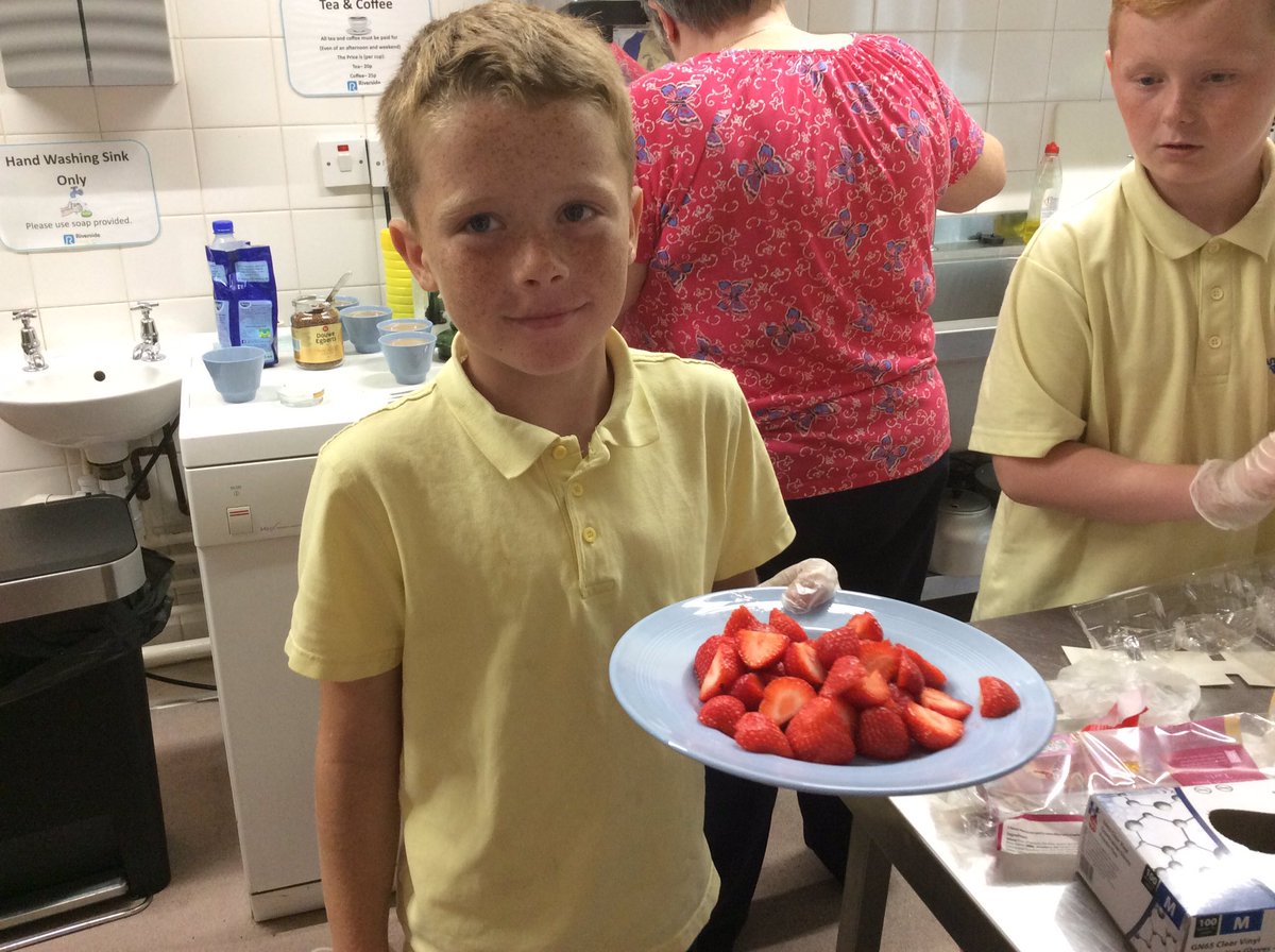 OLSSMissHahnel's tweet photo. Year 6 had a wonderful time completing the smile challenge at Akenside today 😄🍩🍰🍓☕️ #smilechallenge2017 @olssMrsJ @OurLadyStarSea https://t.co/5zvFKxEz2I
