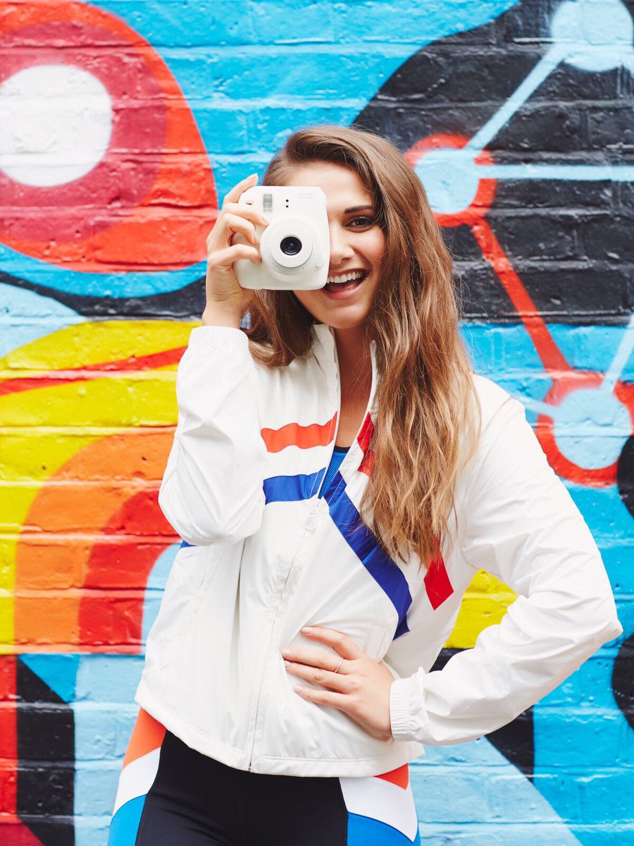 NatalieGlaze_'s tweet photo. So THIS happened 😱😍❤️ new @UKWomensHealth is out now where I styled this statement running jacket in 4 ways👌#gograbacopy for the full piece! https://t.co/C6wHgkXkjm