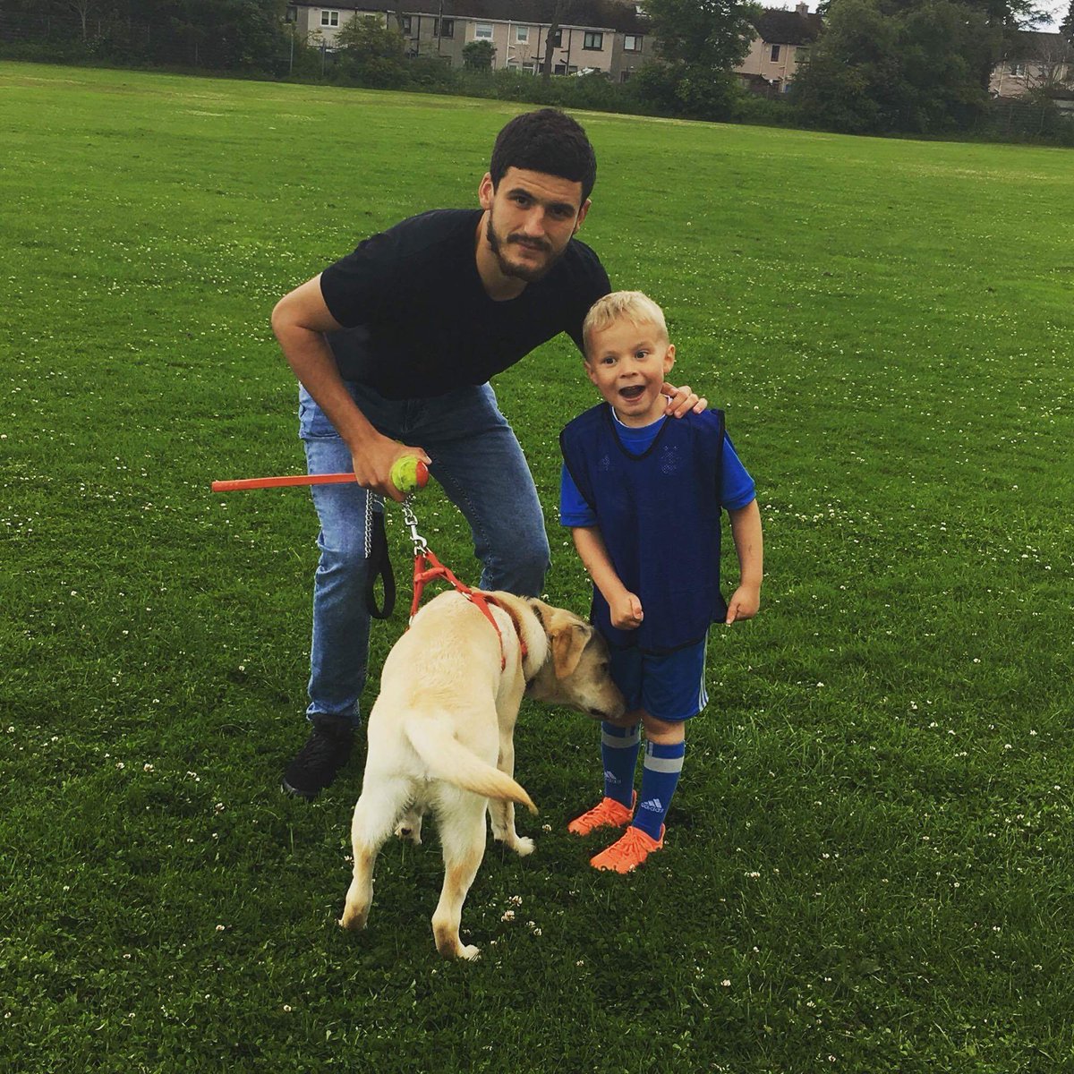 Thanks for stopping to get pics with the kids from Northstar #topdon #AnthonyO'Connor <a href="/LiamMcGarry1/">Liam McGarry</a> <a href="/AFCCT/">Aberdeen FC Community Trust</a> <a href="/AberdeenFC/">Aberdeen FC</a>