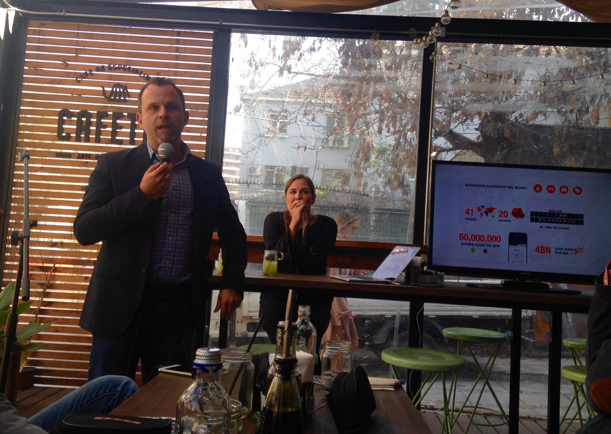 ViajandoLento's tweet image. Hoy en @cafetincl los amigos de @KAYAK nos presentaron su reporte #TravelHacker sobre las tendencias de los viajeros chilenos.