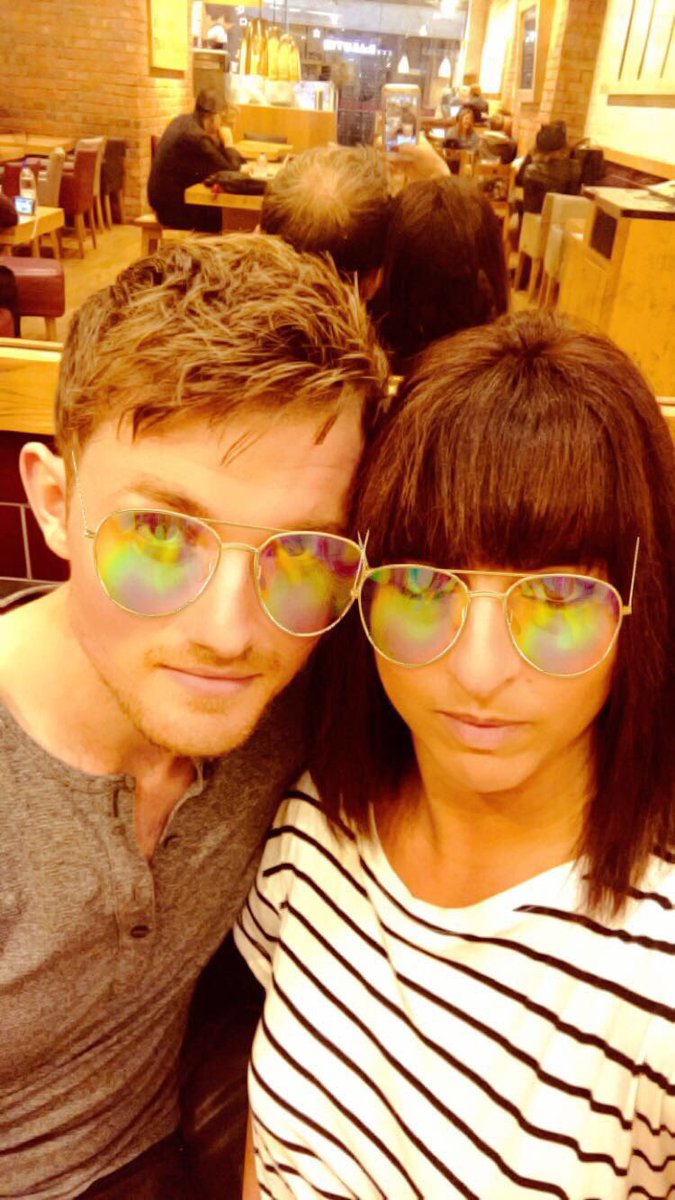 SaraLee200's tweet photo. I am sacrificing ❤️ 🌴 to spend time with @MHarveyMusic tonight! #havingwithdrawals #hotsweats #loveisland #ninepm https://t.co/JGAXk5Qv3r