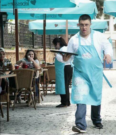 Üsküdar Altunizade'de,down sendromlu, On çocuğun çalıştığı Tebessüm kahve Paylaşarak bu güzel insanlara  destek olalım lütfen!