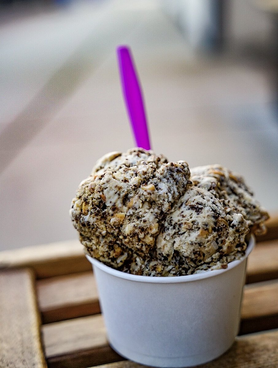 Different_Scope's tweet image. Why get a slurpee when I work next to @co0kmancreamery