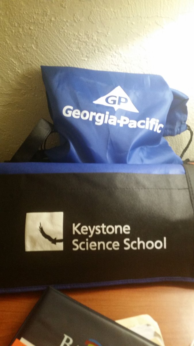 PyronLuanne's tweet photo. After 8 hours of travel, and a bag full of goodies from my awesome sponsor Georgia Pacific...the adventure begins @georgiapacific https://t.co/UFWa5ideBq