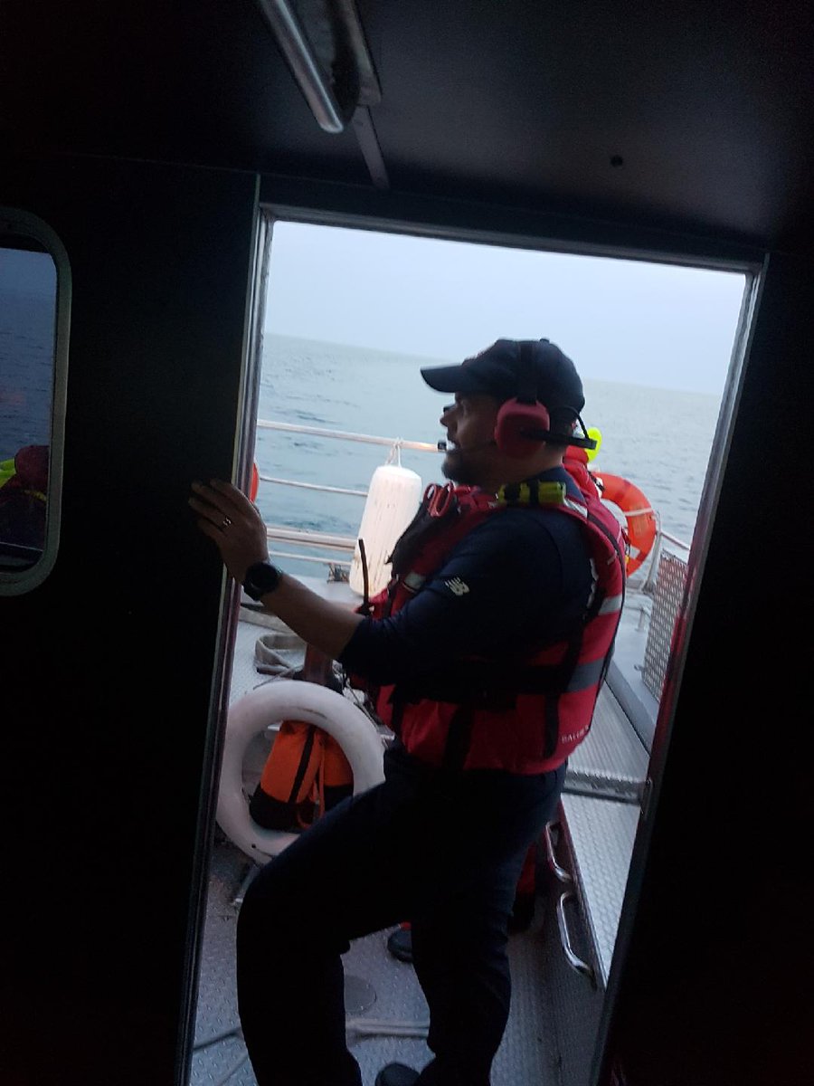 PARA_Rescue's tweet image. Training crew tonight going over the practical portions of @CCGACA Phase 1 and Phase 2 training