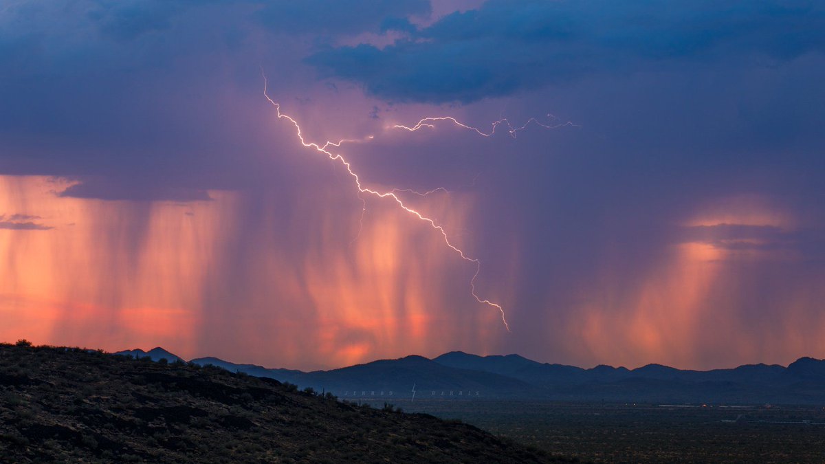 StormHour's tweet photo. Near Anthem, Arizona yesterday. Thanks to @monsoontracker #Monsoon2017 #StormHour https://t.co/vjb8Gw014r