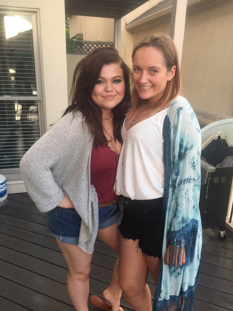 caitanelson's tweet photo. I only tweet for the wifey pics tbh https://t.co/1aikWag7Z1