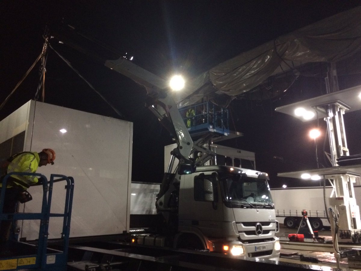 JonnyOstrowski's tweet photo. Gone 03:00hrs & central atrium & office pods are in. It's still raining! @McLarenF1 #oneabsoluteteam https://t.co/1siex6RVSG