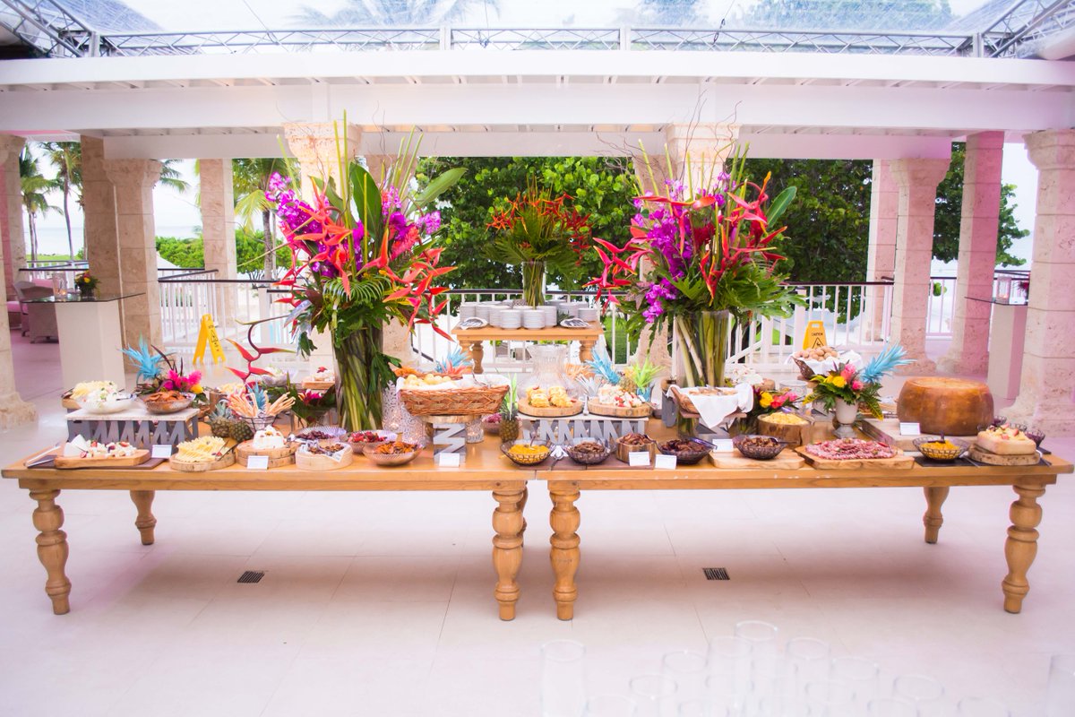 PUNTACANARESORT's tweet photo. Los propietarios de #PuntacanaResort disfrutaron de su esperado encuentro #OwnersWeekend con el tema #TropicalVibes https://t.co/eYDBzJBrcX https://t.co/aA6drqAGys