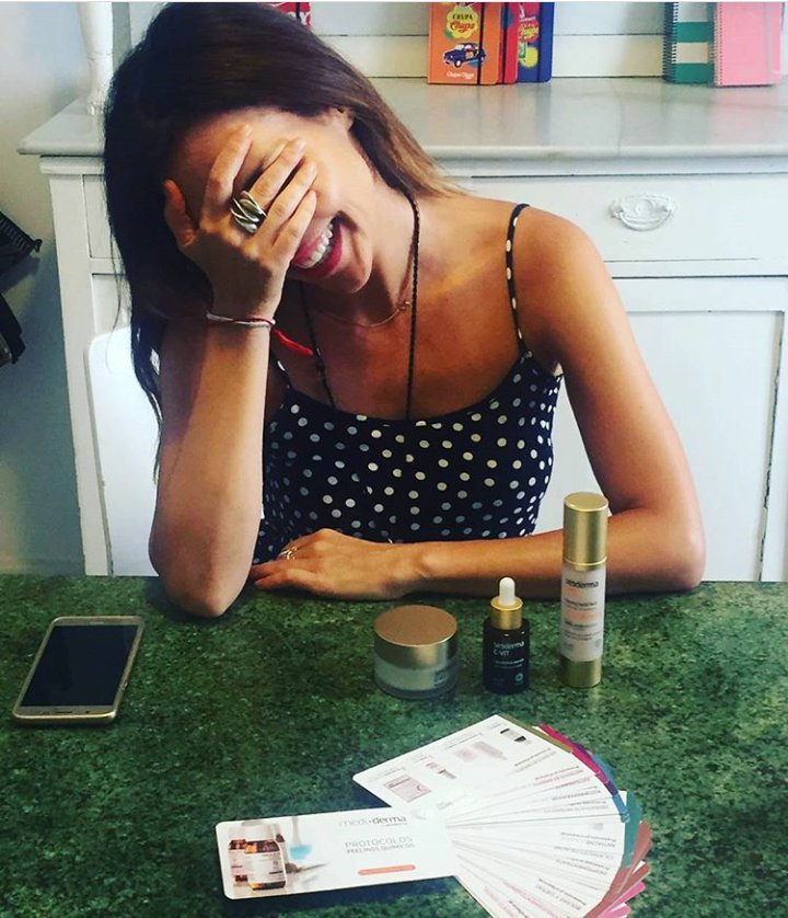 Cuando la hija de tu novia <a href="/Cruz_RAG/">Cruz Gándara</a> te pilla en bragas en su casa...