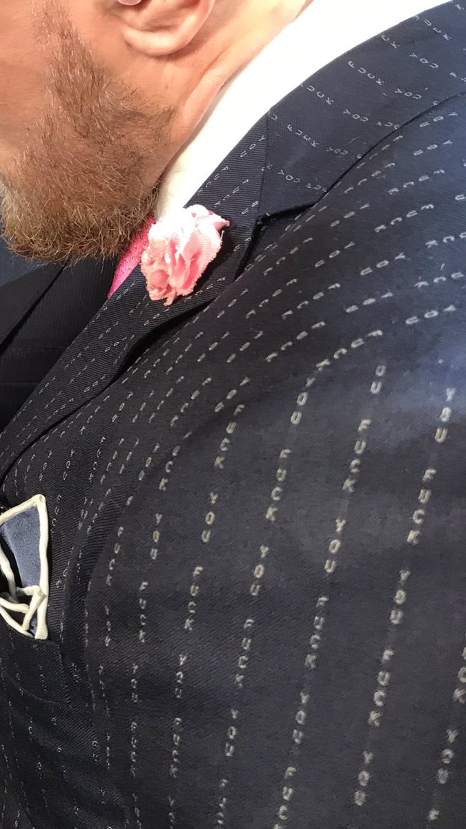 Gerçekten de "Fuck You" yazıyormuş hahahah #maymacworldtour