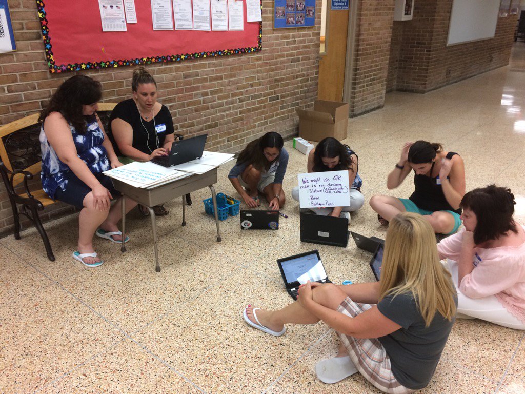 PeaseAMHS's tweet photo. A dedicated bunch of @MahopacSchools teachers learning how 2 use QR codes 2 make classroom tech integration seamless! https://t.co/jkjtcnUWeJ