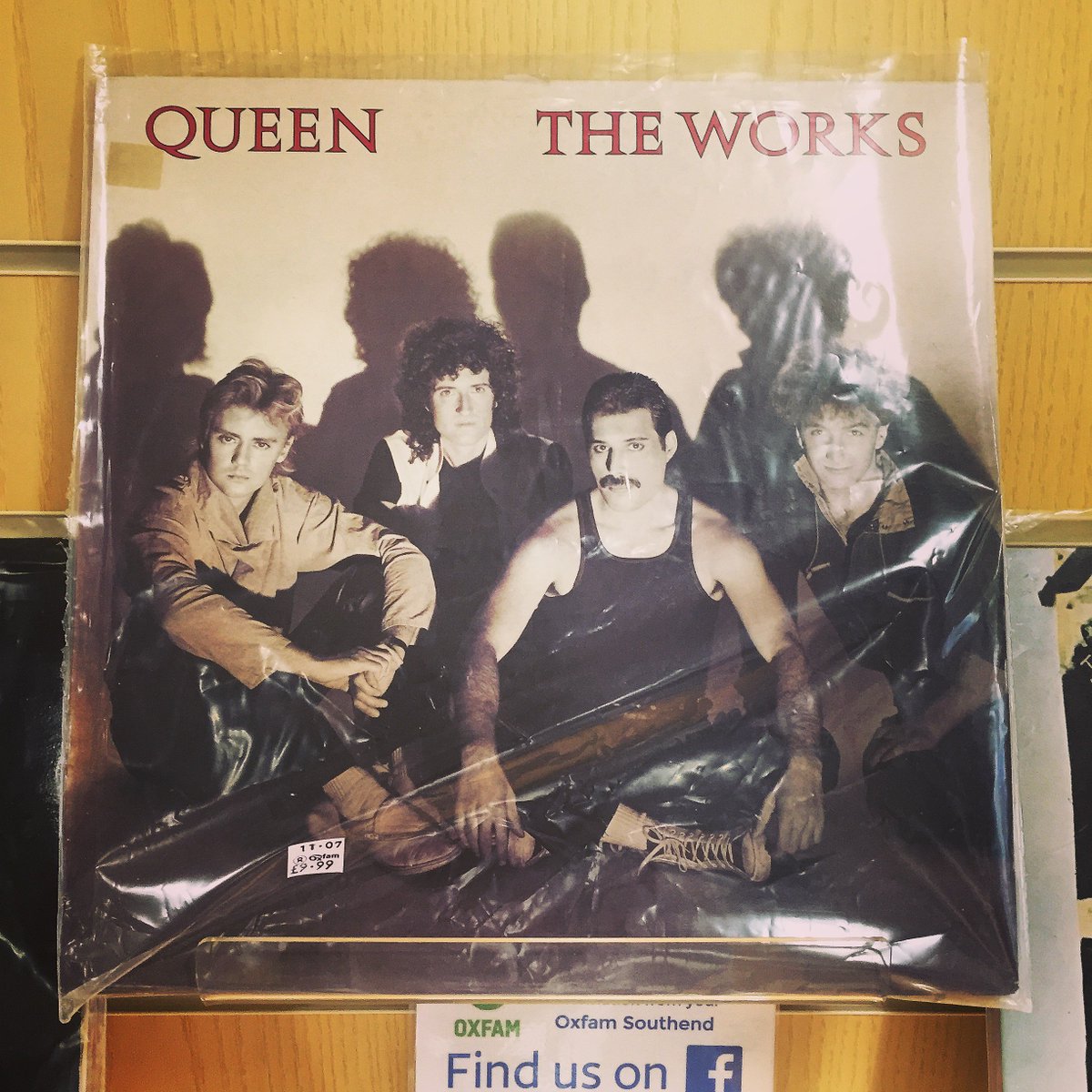 oxfamsouthend's tweet photo. I think you'll find our vinyl selection really is THE WORKS! 😎👌🎸🎼🎹📀💿 #vinyl #choice #foundinoxfam https://t.co/fkvYgDsFoG