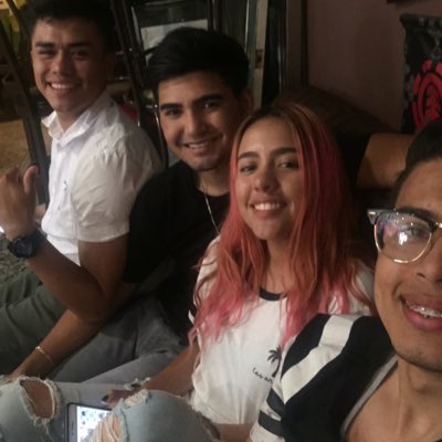 JanRidriguez's tweet photo. #Friends👻 https://t.co/xYmgvEePrD