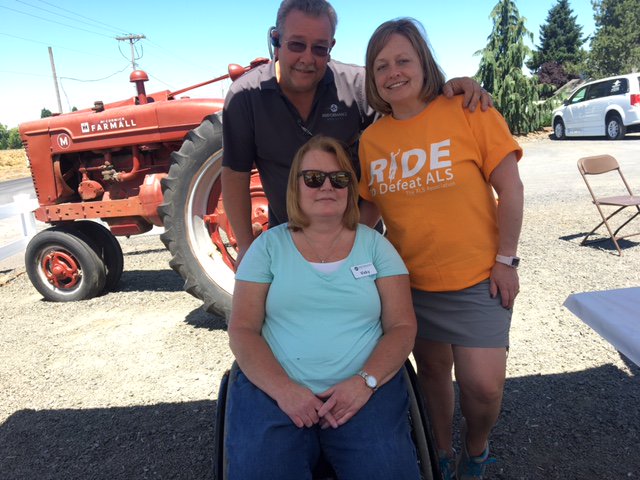 Vicky, Leslie, Rick and Jemal had a blast serving riders snacks and beverages at the @ALSAofORSWWA Ride to Defeat ALS!