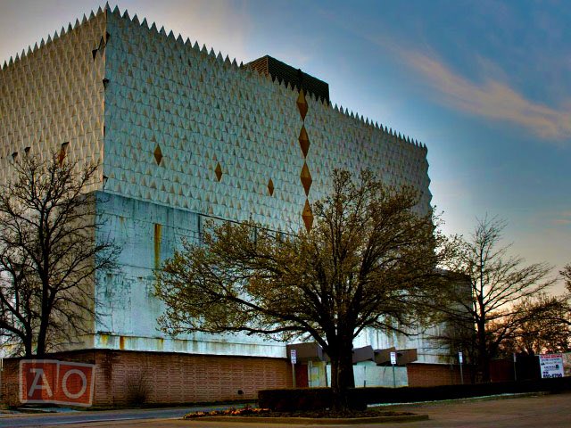 TulsaOlympics's tweet photo. Now Leasing: 60,000 sq. feet in beautiful mid-century fixer-upper. Former Tulsa Olympic Committee headquarters. #Tulsa2024Liquidation https://t.co/RcLZ65oI3b