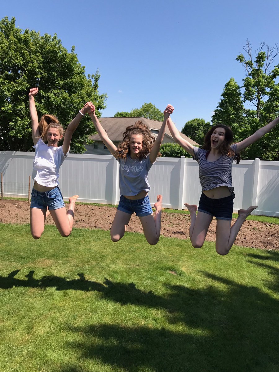 Ashley_b027's tweet photo. Happy 17th birthday Nikki j!!!! Love you girl, I hope you have the best day!!!🎂💃🏽💕 @NicoleRolain https://t.co/5xtd09gVdF