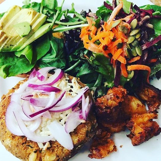 aphroditescafe's tweet photo. Did someone order the vegan burger with avocado and salad? 🍔 #yum #tastesgoodfeelsgood #vegan  📷: @meipattersonvegan https://t.co/xBiOArU7Dl