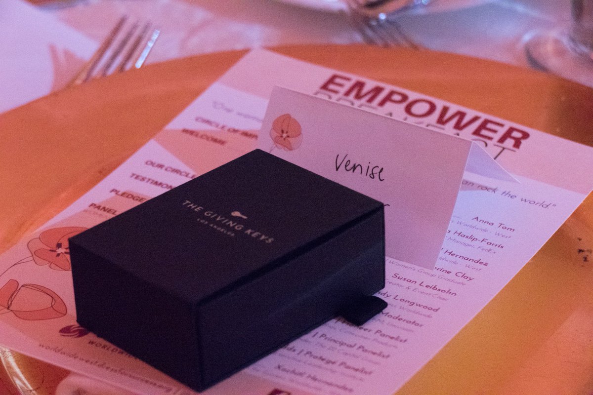 DFSWest's tweet image. At this year's Empower Breakfast, @thegivingkeys helped us honor 40 women in #LA making waves for women in their circles. TY #GivingKeys!