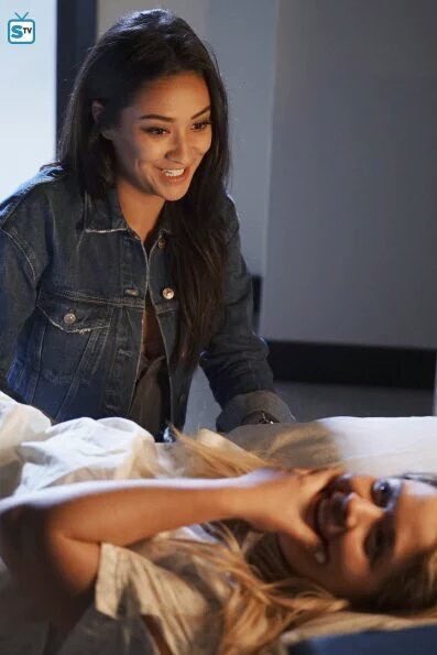 EmisonPLL2k17's tweet image. Come on @imarleneking we need a #EmisonSpinOff  😫😫😫😫