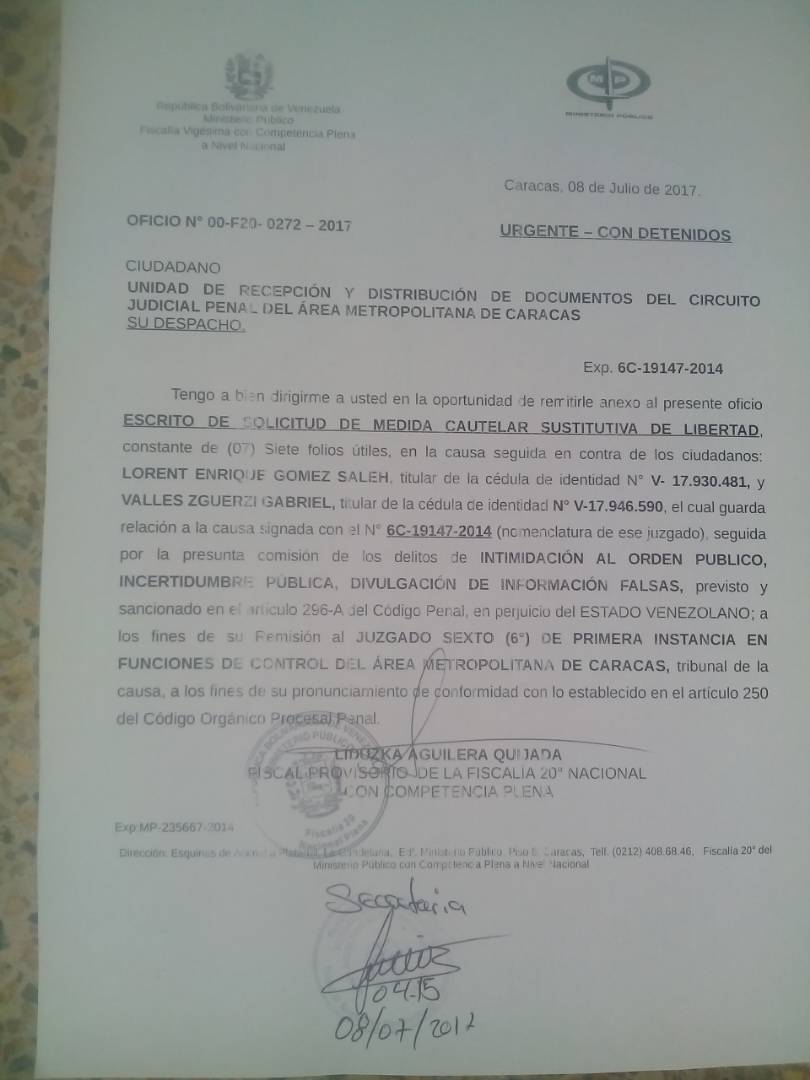 . <a href="/TarekWiliamSaab/">Tarek William Saab</a> le pido revise el caso de mi hijo <a href="/LORENT_SALEH/">Lorent Saleh</a> y su compañero <a href="/Gabriel_Valles/">Gabriel Valles</a>