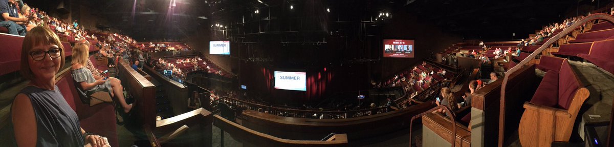 vickiebenson's tweet photo. #Opry section 30 https://t.co/xs59wNilVW