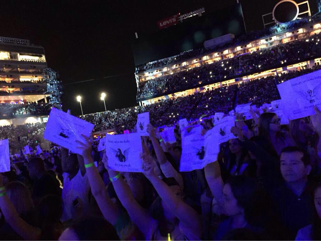 1DToursCA's tweet photo. Can we just take a second to realize how iconic we are? WE DID THAT #OTRACaliforniaWasTheBest #OTRASantaClara #OTRASanDiego #1DFanProjectCA https://t.co/ystnd7oMrP