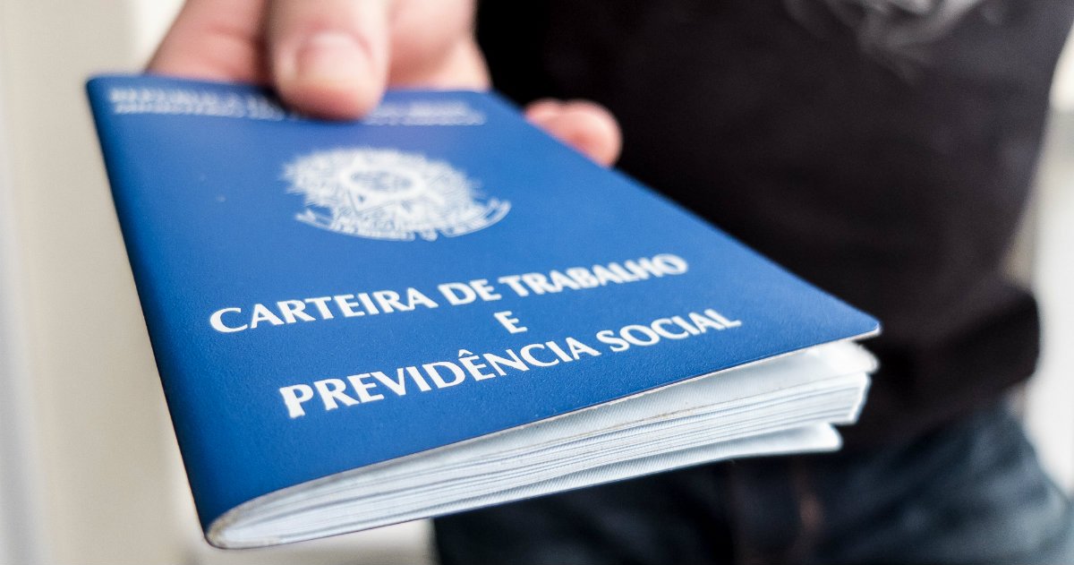 Resultado de imagem para Reforma trabalhista é aprovada no Senado; confira o que muda na lei