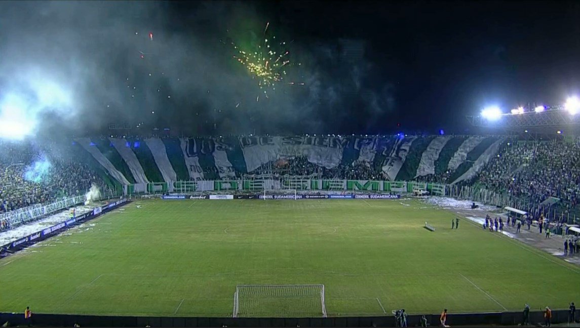 Youtuber español reacciona a recibimientos de Oriente Petrolero 1 Recibimiento contra Deportivo Cuenca