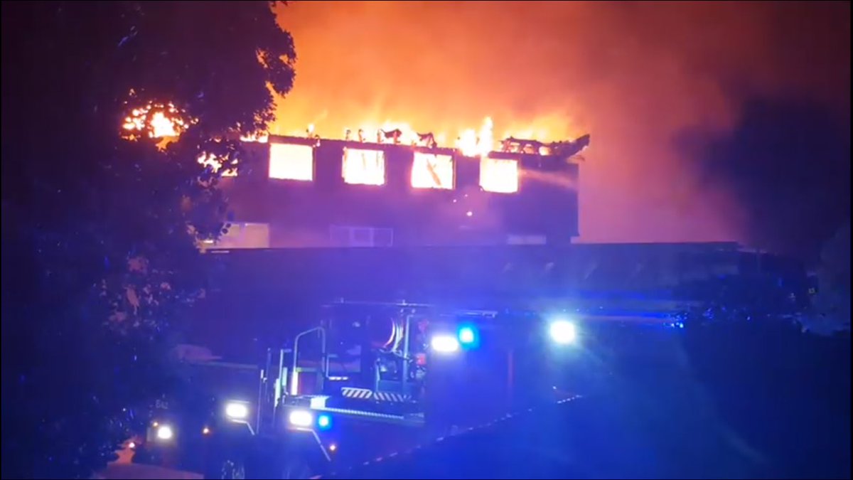 TRAVEL: Roads around the #Weybridge Walk-in centre are closed after a fire destroyed the hospital overnight. Police are in the area.