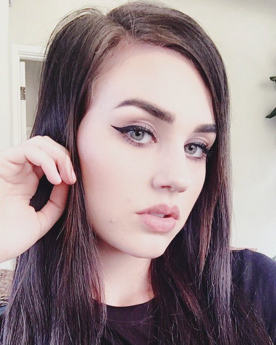 Watch Emily 🦇's leaked NSFW photo on TwXstars