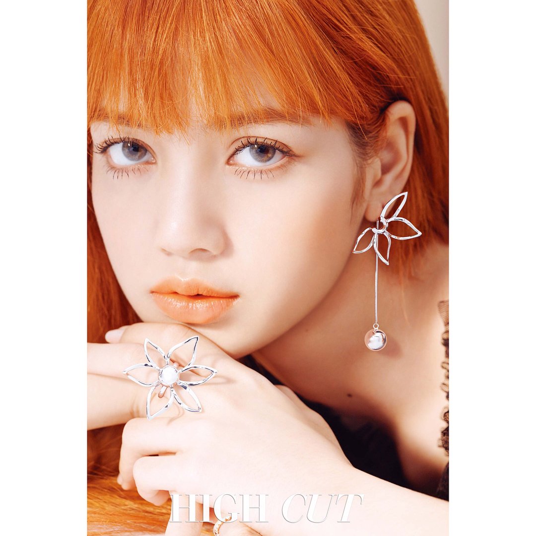 UpdateBlackpink's tweet photo. BLACKPINK X HIGHCUT [IG:troisrois_official ]
:
#BLACKPINK #블랙핑크 
#JISOO #JENNIE #ROSE #LISA
#지수 #제니 #로제 #리사 https://t.co/5IGMI7fUh1