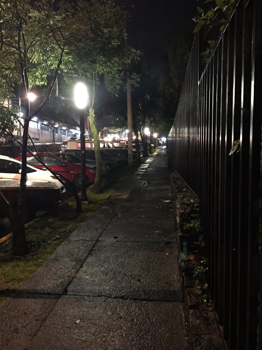 antonio_calvin's tweet photo. No que no me reparabas las luminarias @DelegacionAO, Saludos al director de SU, lo pusieron a trabajar @leonel_luna #Hableme @Poder_AG_AO https://t.co/9xQ5nfAe4k