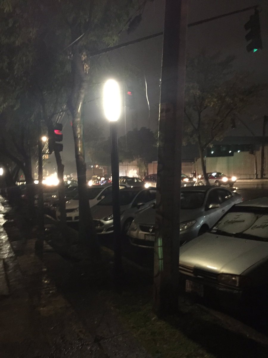 antonio_calvin's tweet photo. No que no me reparabas las luminarias @DelegacionAO, Saludos al director de SU, lo pusieron a trabajar @leonel_luna #Hableme @Poder_AG_AO https://t.co/9xQ5nfAe4k
